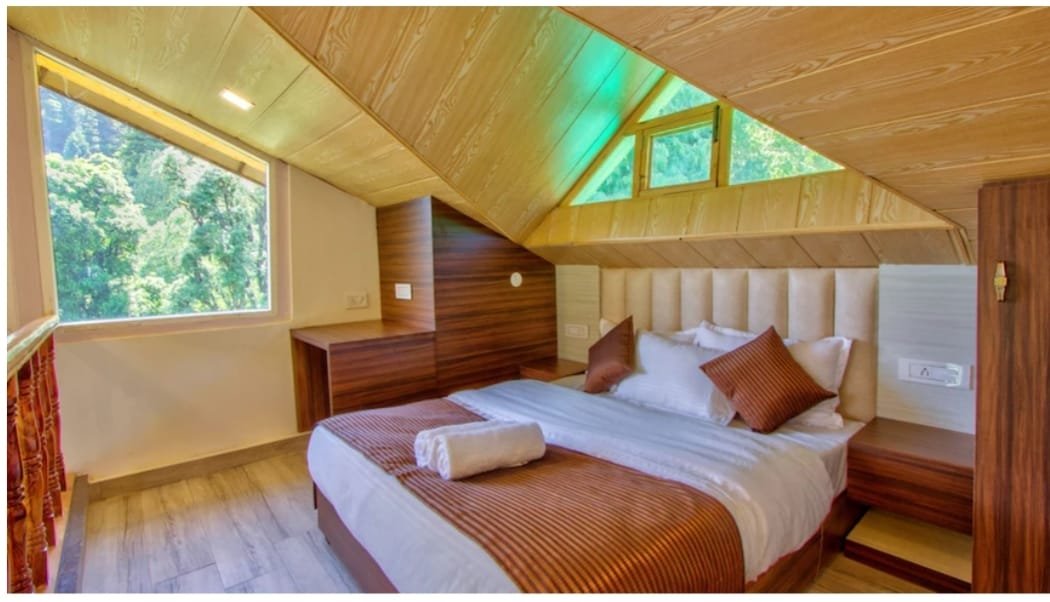 Deluxe Hotel Room