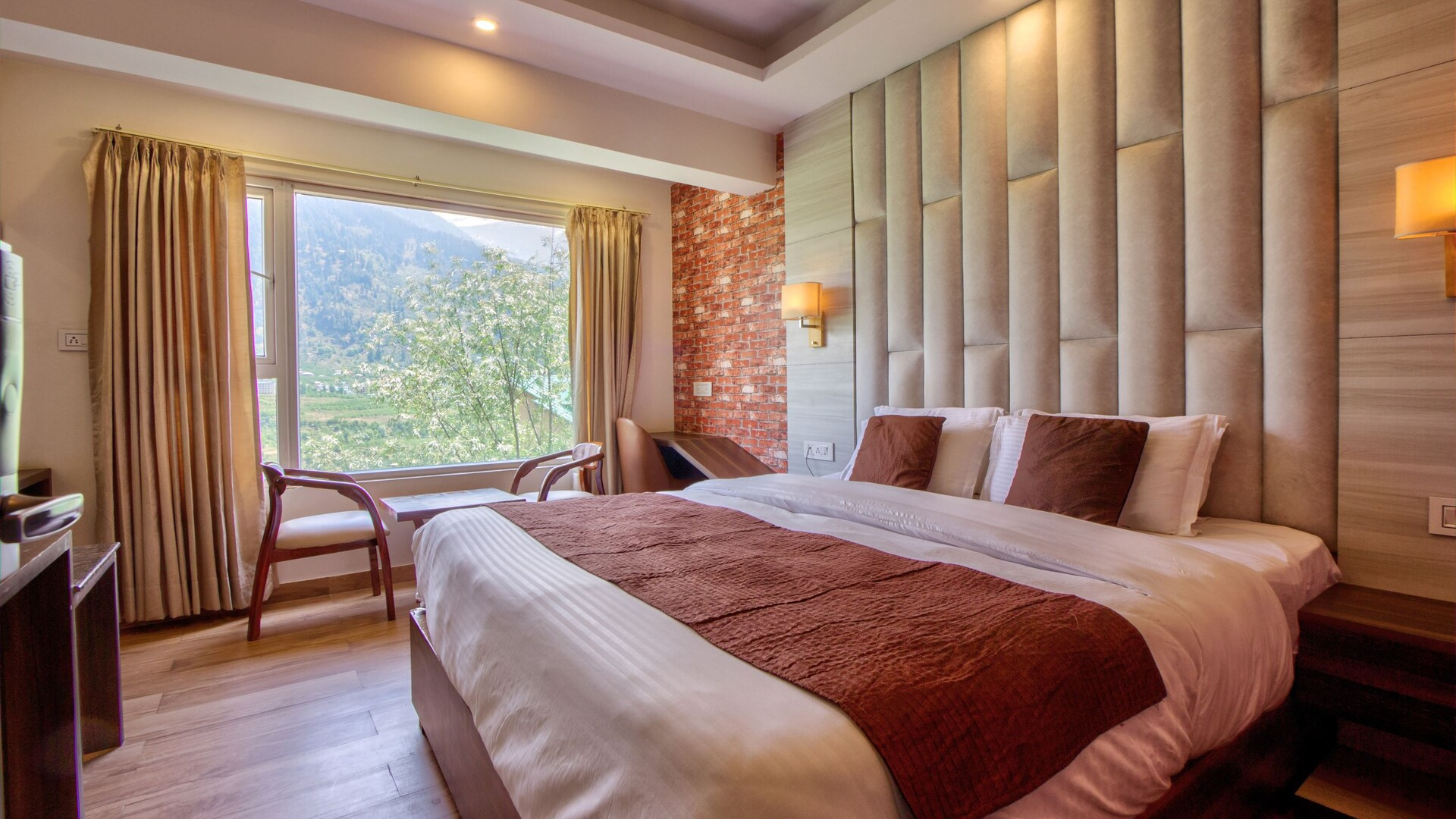 Luxury Room Hotel Manimesh Valley Retreat